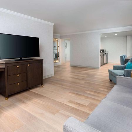 Hampton Inn Buffalo-Уильямсвилл Экстерьер фото